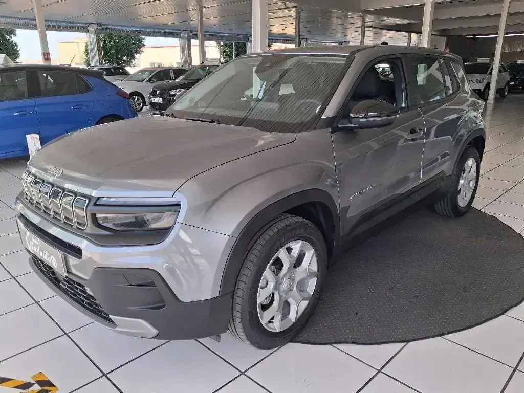 Usado Jeep Avenger Altitude 100 CV (73 kW) 2024 Gris SUV