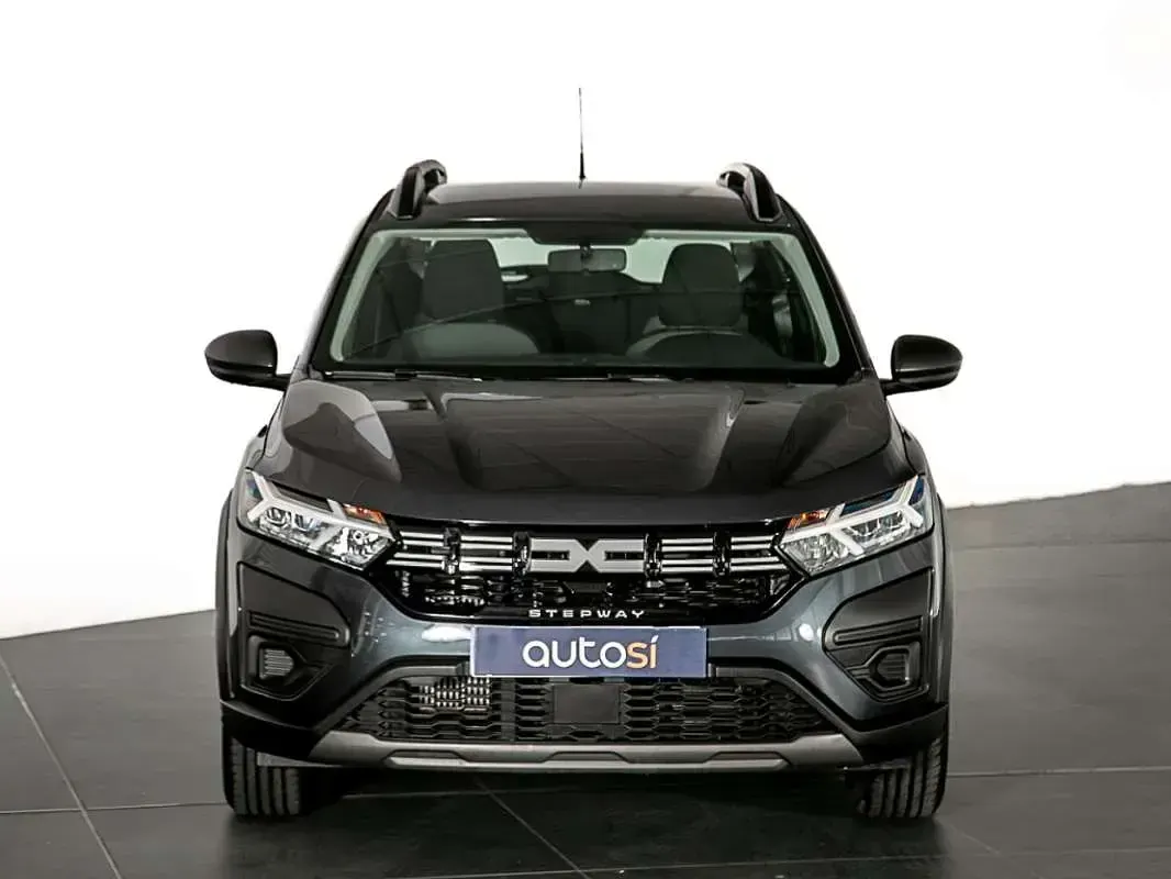 Usado Dacia Sandero Essentiel 101 CV (74 kW) 2023 Gris Utilitario