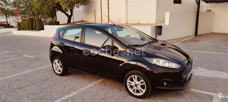 Usado Ford Fiesta Trend 95 CV (69 kW) 2016 Negro Berlina