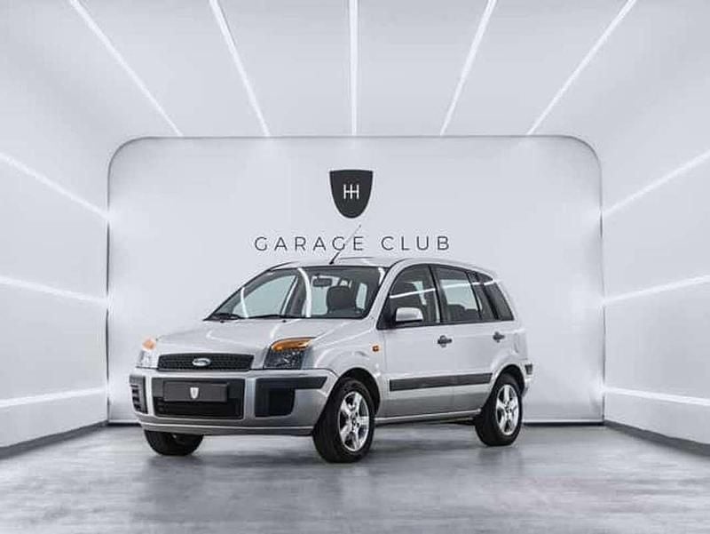 Gris / plata Usado 2009 Ford Fusion Ambiente Monovolumen | 4499 € (Super precio) - Imagen 1/4