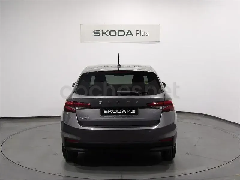 Usado Skoda Fabia Selection 95 CV (69 kW) 2025 Gris Utilitario