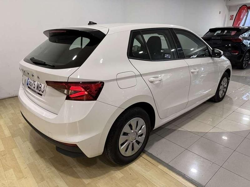 Usado Skoda Fabia Active 95 CV (69 kW) 2022 Blanco Utilitario