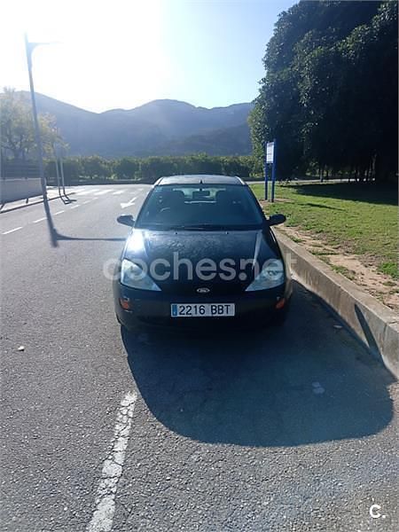 Usado Ford Focus Trend 100 CV (73 kW) 2002 Negro Berlina