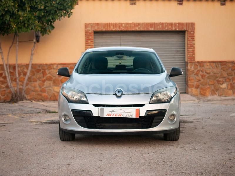 Usado Renault Mégane Business 110 CV (80 kW) 2014 Gris / plata Berlina
