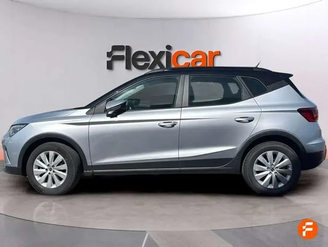 Usado Seat Arona Style 110 CV (80 kW) 2023 Gris SUV