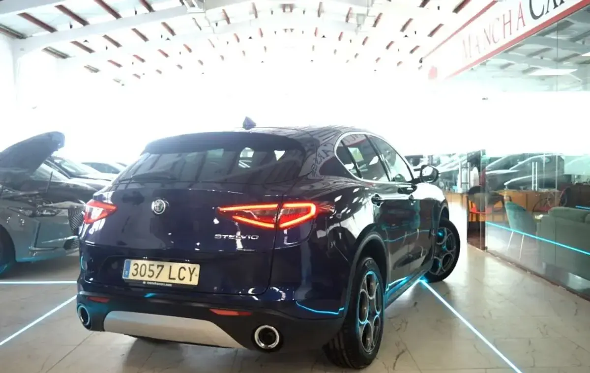 Usado Alfa Romeo Stelvio Executive 210 CV (154 kW) 2019 Azul SUV