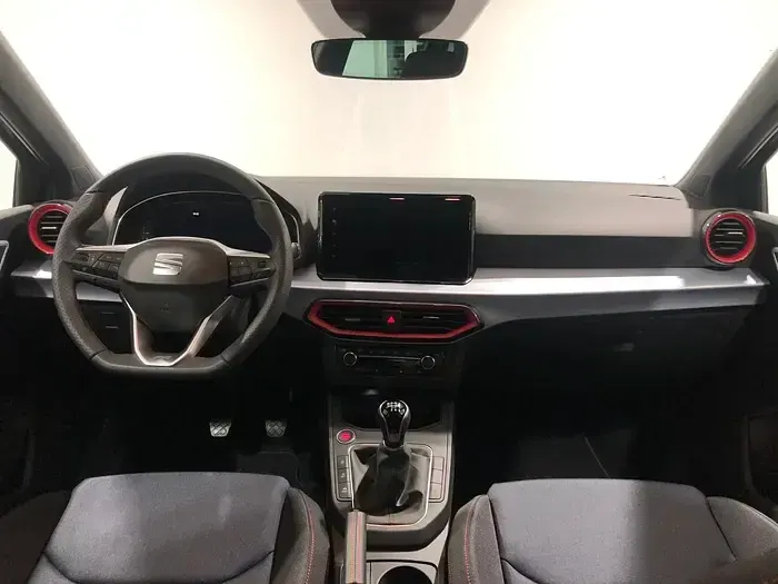 Usado Seat Arona FR 115 CV (84 kW) 2025 Gris SUV