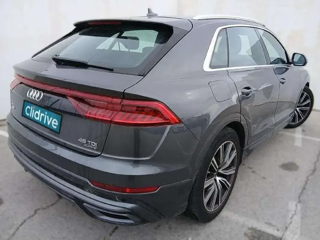Usado Audi Q8 Premium 231 CV (169 kW) 2022 Gris SUV