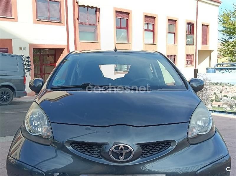 Usado Toyota Aygo 68 CV (50 kW) 2009 Gris / plata Utilitario