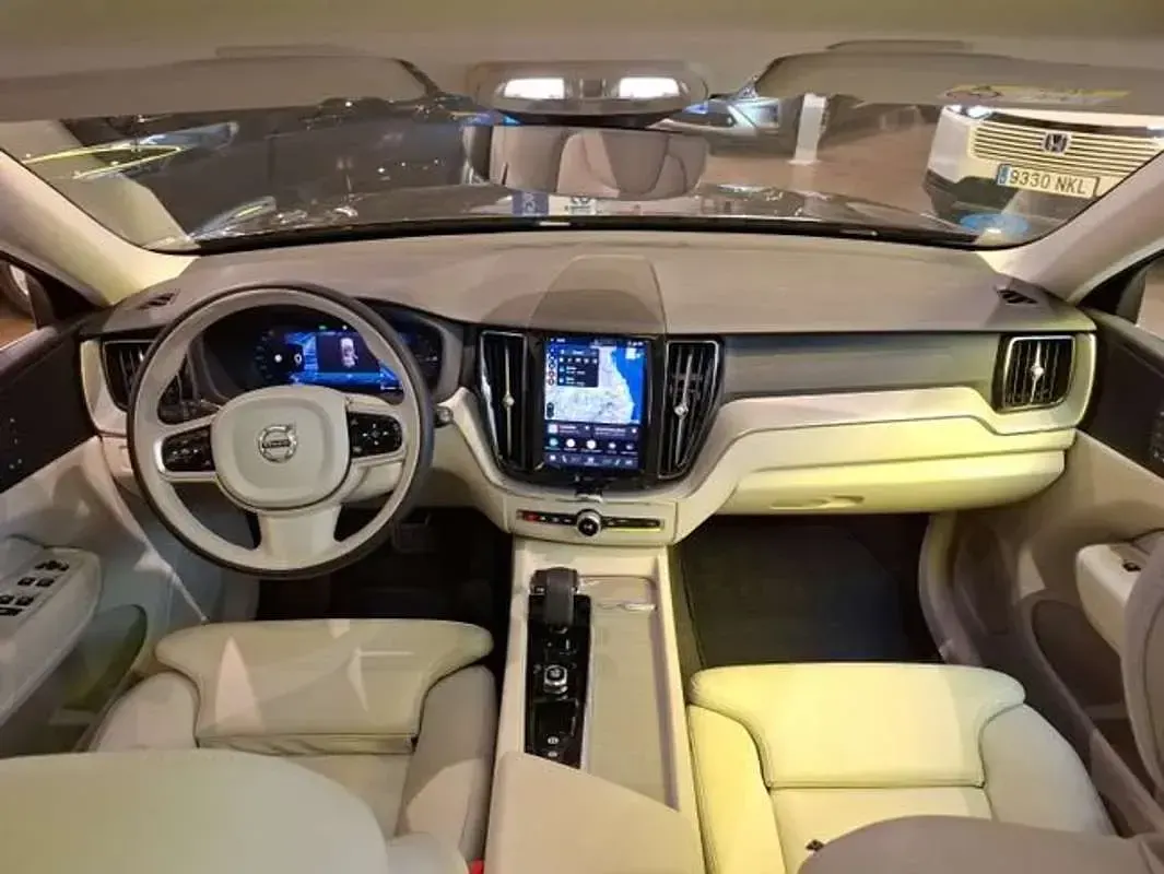 Usado Volvo XC60 Core 336 CV (247 kW) 2024 Negro SUV