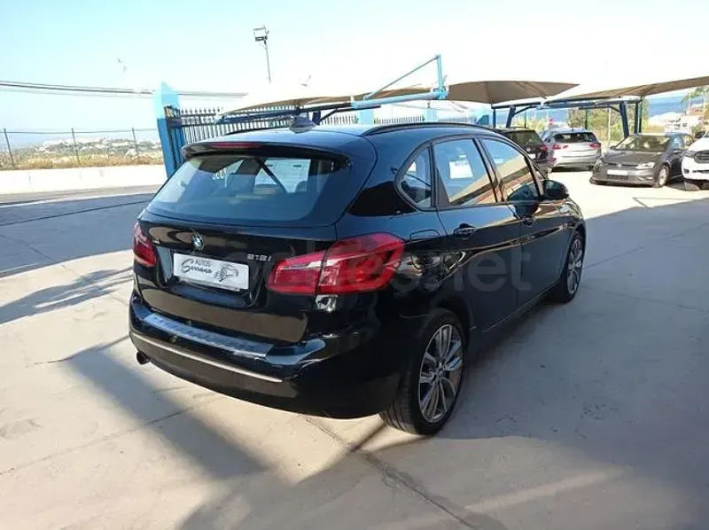 Usado BMW 218 Comfort Edition 140 CV (102 kW) 2018 Negro Familiar
