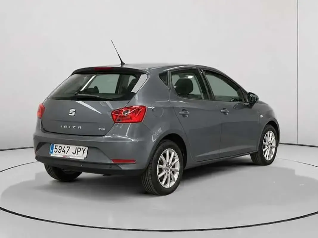 Usado Seat Ibiza Style 90 CV (66 kW) 2016 Gris Utilitario