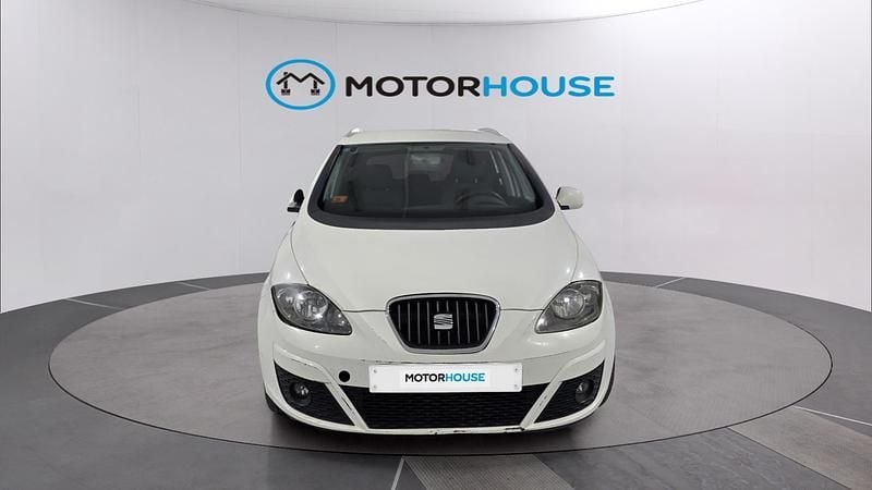 Usado Seat Altea XL Ecomotive 105 CV (77 kW) 2011 Blanco Monovolumen
