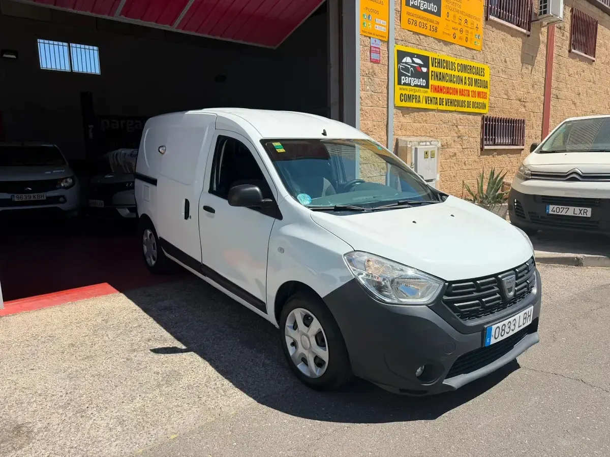 Usado Dacia Dokker Essentiel 98 CV (72 kW) 2019 Blanco Monovolumen