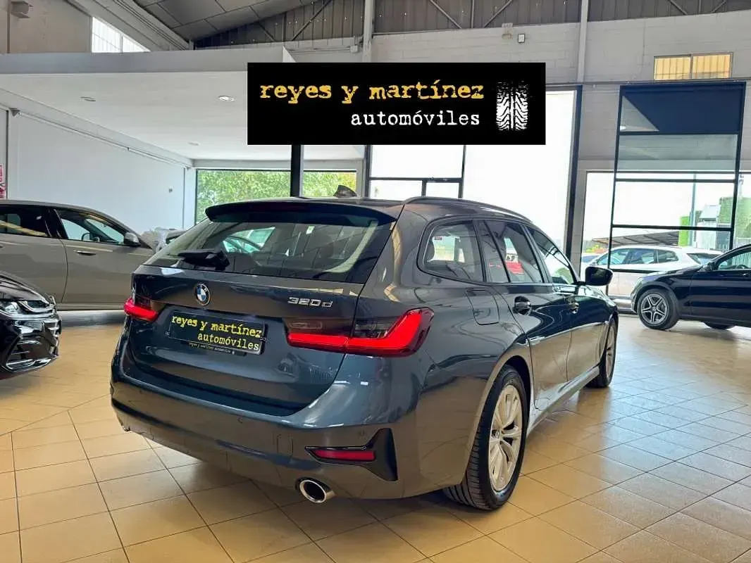 Usado BMW 320 190 CV (139 kW) 2022 Gris Familiar