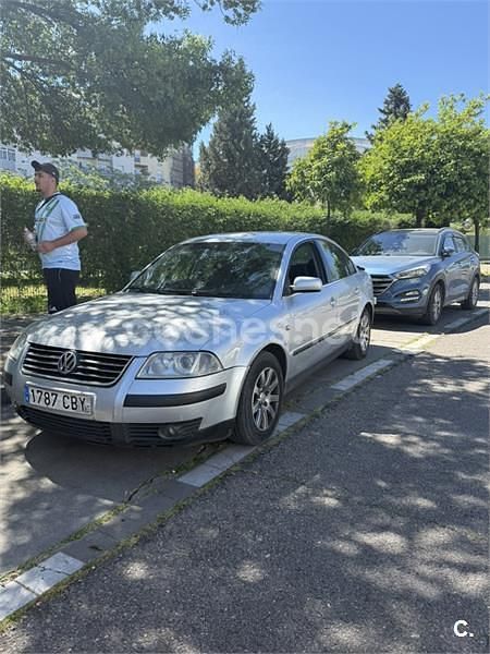 Usado VW Passat Edition 130 CV (95 kW) 2002 Gris / plata Berlina