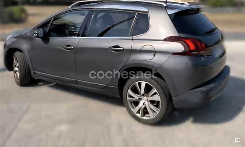 Usado Peugeot 2008 Allure 100 CV (73 kW) 2019 Gris / plata SUV