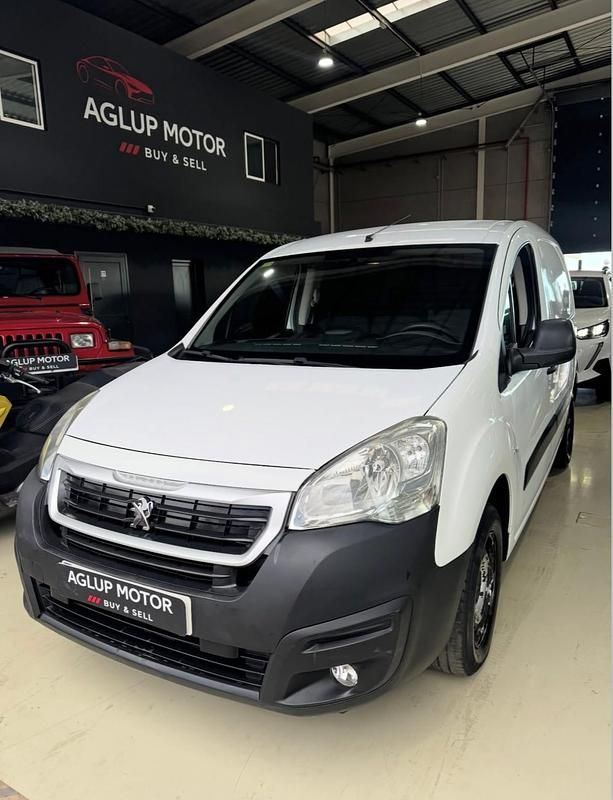 Usado Peugeot Partner 100 CV (73 kW) 2017 Blanco Monovolumen