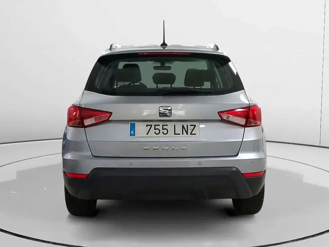 Usado Seat Arona Style 110 CV (80 kW) 2021 Gris SUV