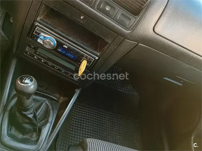 Usado VW Golf IV Highline 130 CV (95 kW) 2002 Negro Familiar
