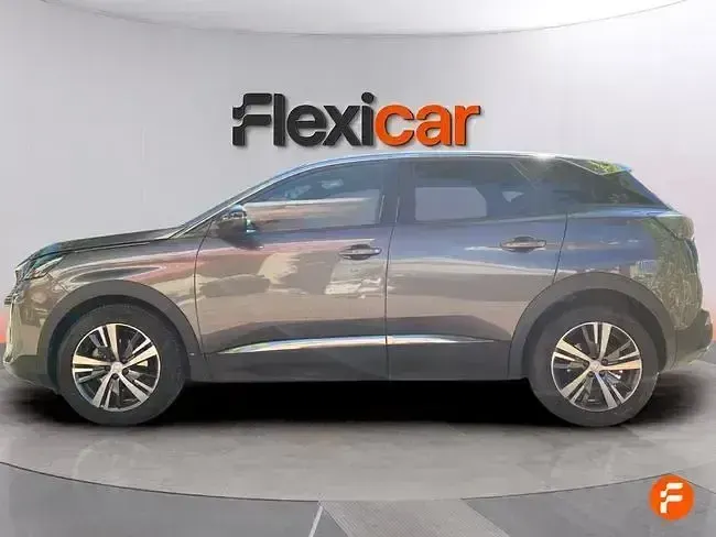 Usado Peugeot 3008 Allure 130 CV (95 kW) 2024 Gris SUV