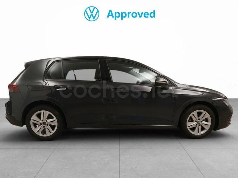 Usado VW Golf VIII 115 CV (84 kW) 2022 Gris / plata Berlina