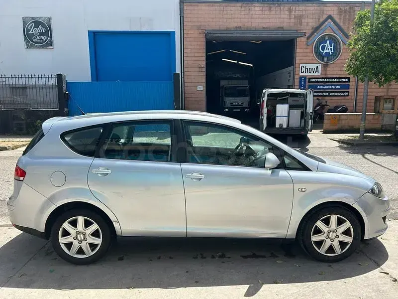 Usado Seat Altea XL Reference 102 CV (75 kW) 2007 Gris / plata Monovolumen