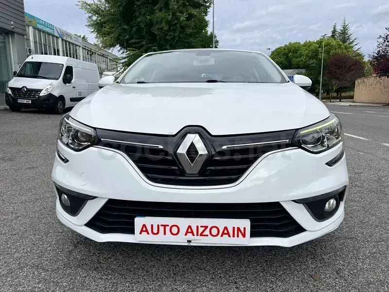 Usado Renault Mégane IV Business 95 CV (69 kW) 2020 Blanco Berlina