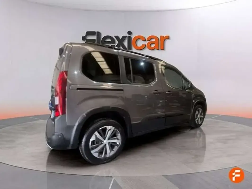 Usado Peugeot Rifter Allure 101 CV (74 kW) 2023 Gris Monovolumen
