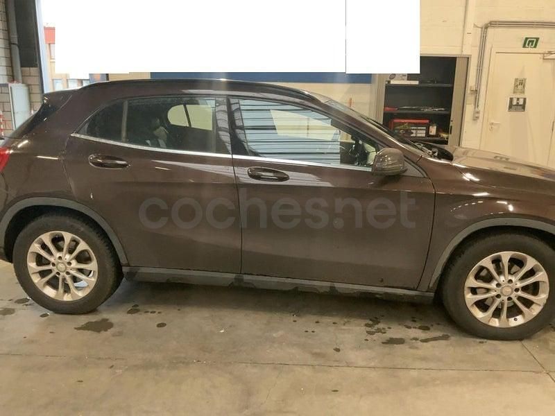Usado Mercedes GLA220 Style 170 CV (125 kW) 2015 Marrón SUV