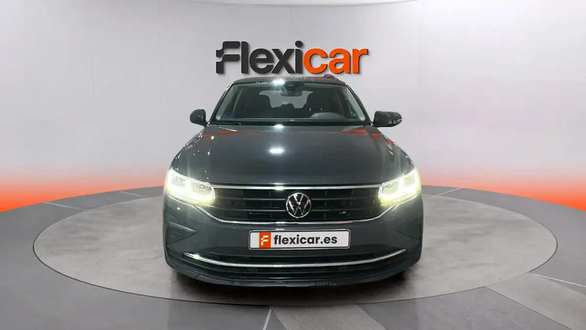Usado VW Tiguan Life 245 CV (180 kW) 2022 Gris SUV