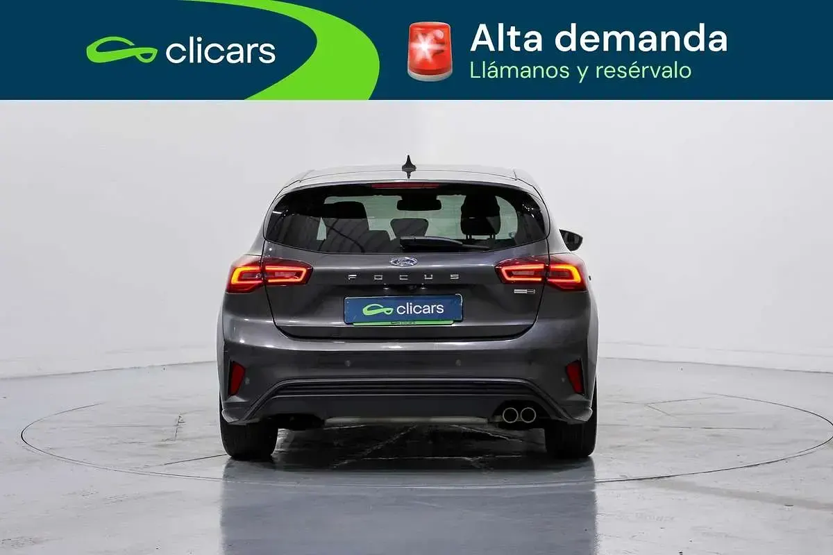 Usado Ford Focus ST-Line X 155 CV (114 kW) 2023 Gris Utilitario