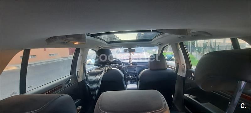 Usado Skoda Superb Exclusive 140 CV (102 kW) 2011 Violeta / lila Familiar