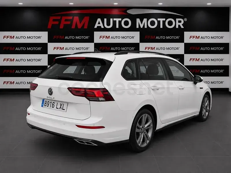 Usado VW Golf VIII R-line 150 CV (110 kW) 2022 Blanco Familiar