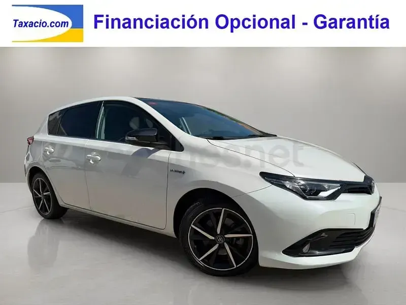 Usado Toyota Auris Hybrid Edition 136 CV (100 kW) 2019 Blanco Berlina