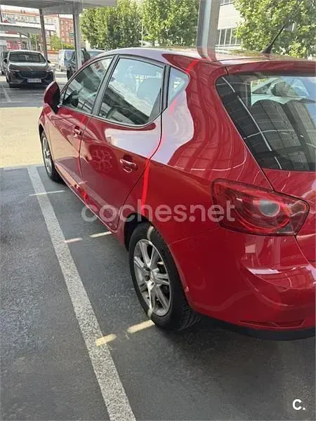 Usado Seat Ibiza Style 90 CV (66 kW) 2010 Rojo Berlina