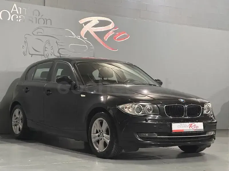 Usado BMW 118 143 CV (105 kW) 2009 Negro Utilitario