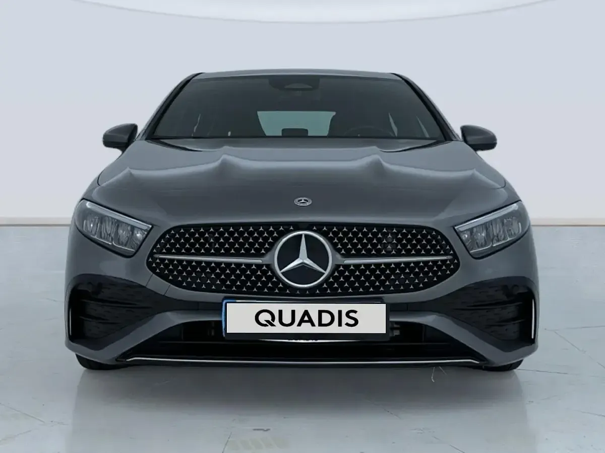 Usado Mercedes A180 Advanced 116 CV (85 kW) 2023 Gris Utilitario