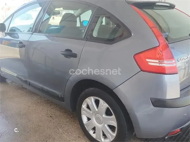 Usado Citroën C4 90 CV (66 kW) 2005 Gris / plata Berlina