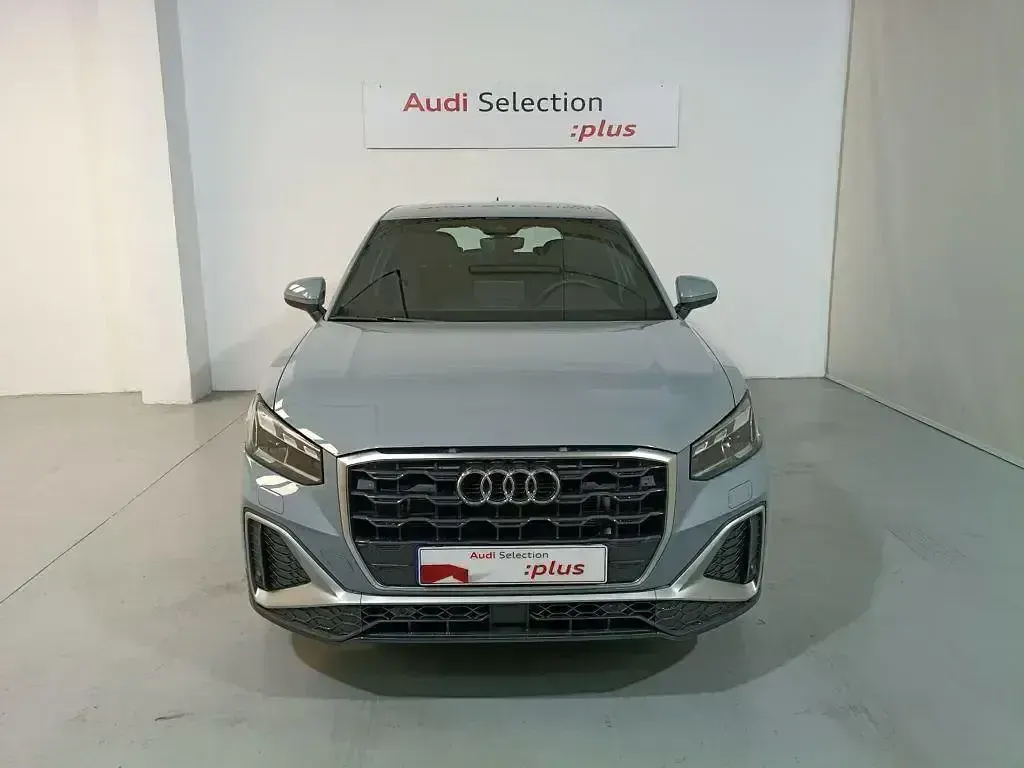Usado Audi Q2 S-Line 150 CV (110 kW) 2025 Gris / plata SUV