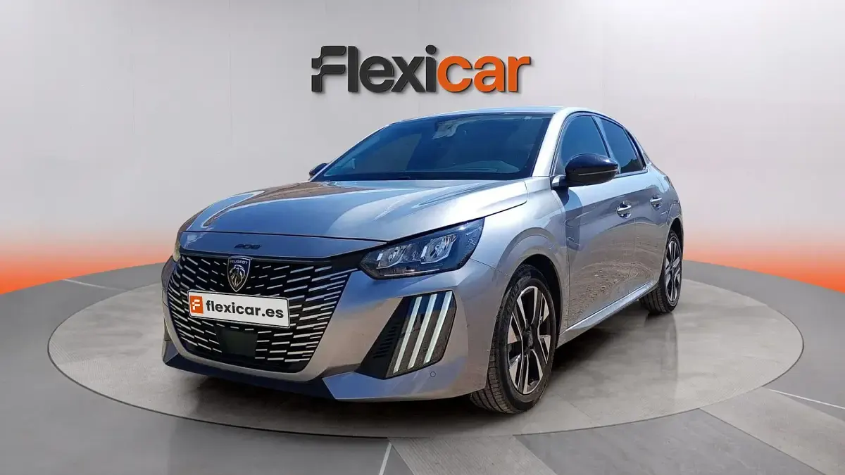 Usado Peugeot 208 Allure 101 CV (74 kW) 2025 Gris Utilitario