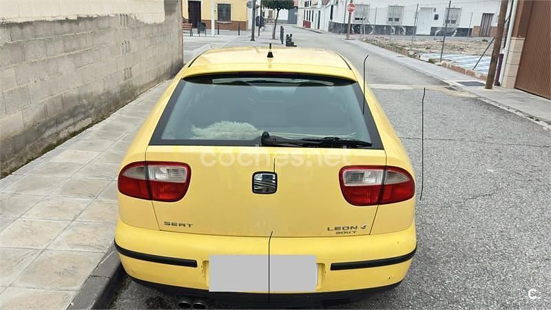 Usado Seat Leon Sport 180 CV (132 kW) 2000 Amarillo Utilitario
