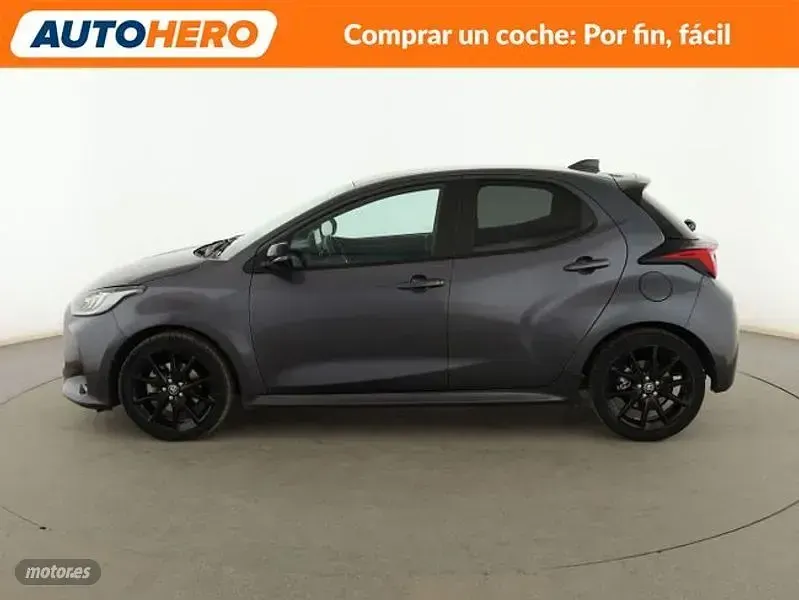 Usado Toyota Yaris Hybrid Style 116 CV (85 kW) 2022 Gris Berlina