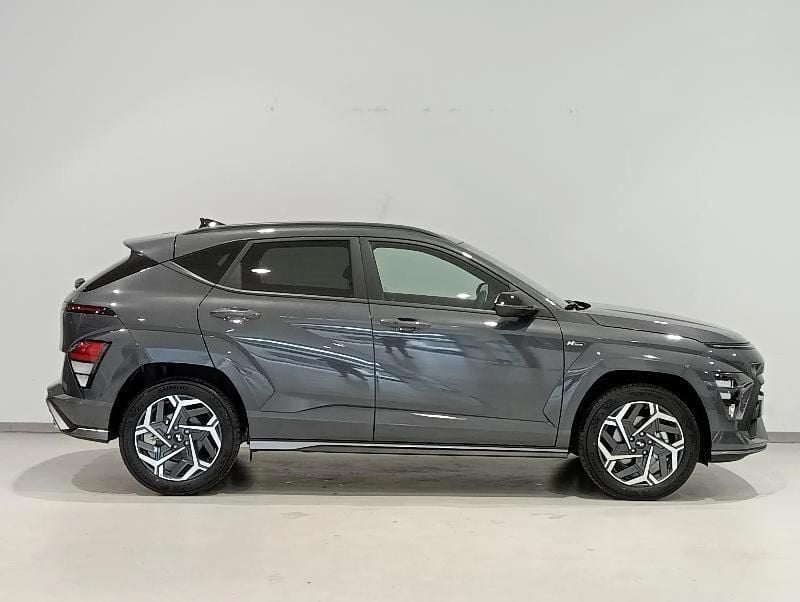 Usado Hyundai Kona N Line 129 CV (94 kW) 2025 Gris/plata SUV