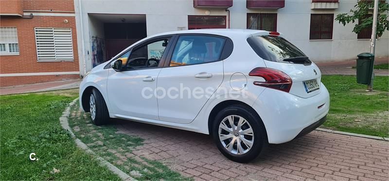 Usado Peugeot 208 Active 99 CV (72 kW) 2018 Blanco Utilitario