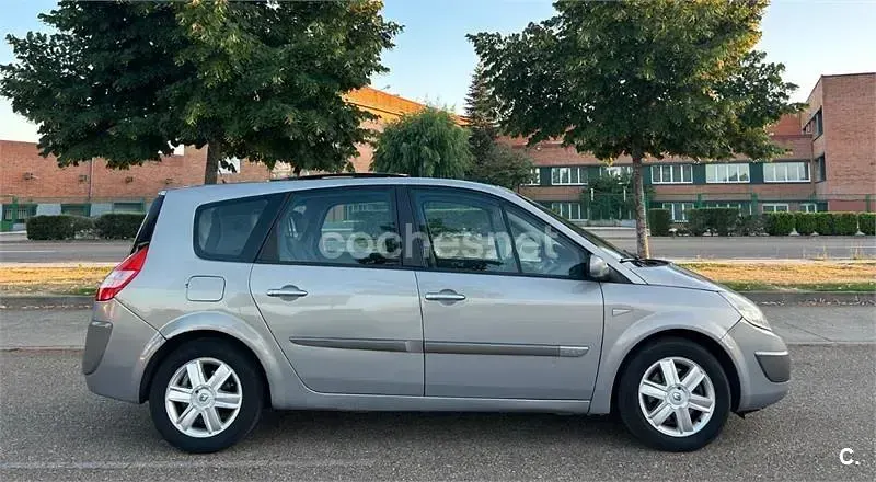 Usado Renault Grand Scénic II Expression 120 CV (88 kW) 2005 Gris / plata Monovolumen