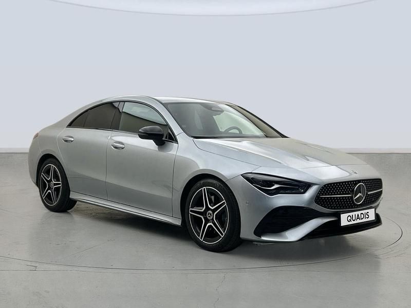 Usado Mercedes CLA220 190 CV (139 kW) 2025 Gris plata Berlina
