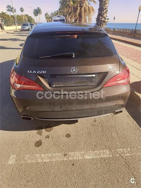 Usado Mercedes CLA220 Shooting Brake 177 CV (130 kW) 2015 Marrón Familiar