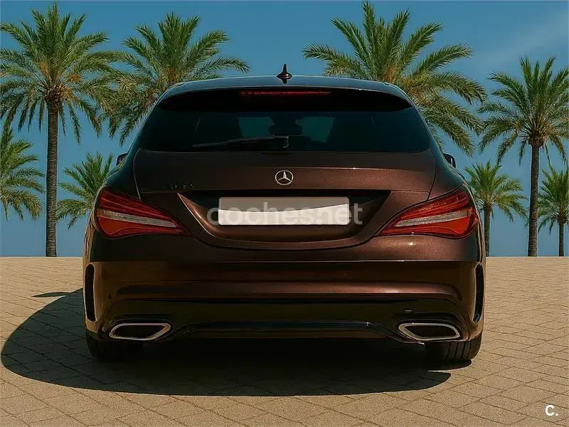 Usado Mercedes CLA220 Shooting Brake AMG line 177 CV (130 kW) 2016 Marrón Familiar