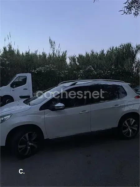 Usado Peugeot 2008 Allure 100 CV (73 kW) 2015 Blanco SUV